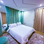 Veluxa - Luxury Holiday Homes - Centric Flat